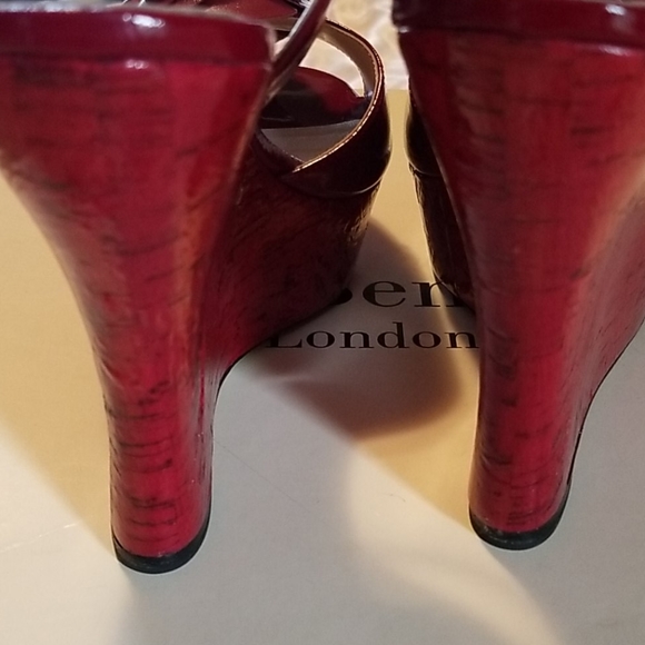 L.K.Bennett red edges floral shoe size 8-8 1/2 - Picture 9 of 11